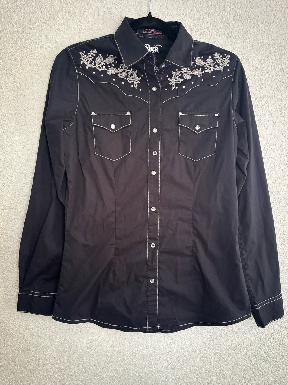 Western-Style Embroidered Black Snap-Front Shirt